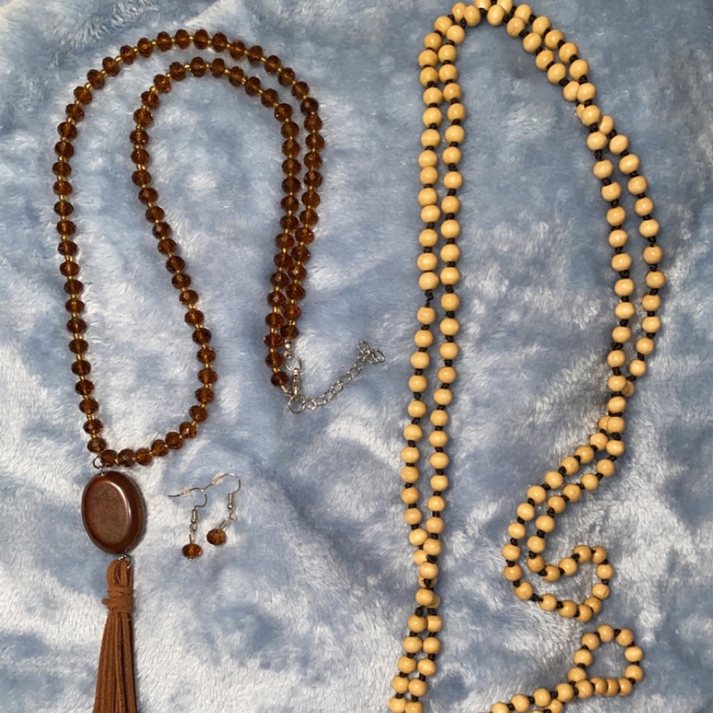 Long beaded necklace set with earrings